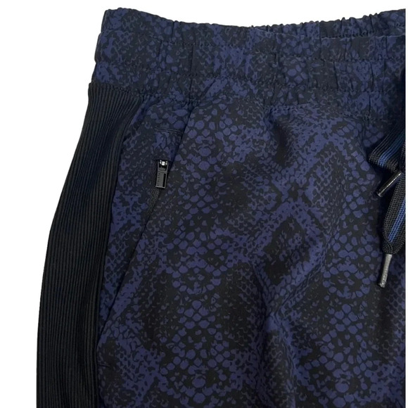 Athleta Brooklyn Jogger Dark Blue Python Snake Print Athletic Pants Size 8 - Picture 5 of 10